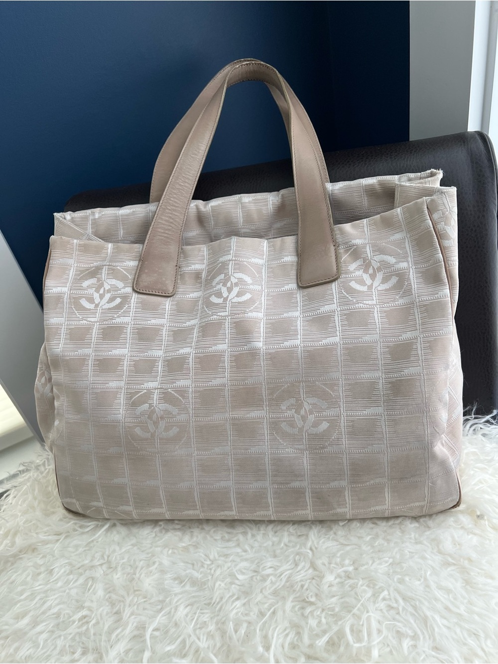 CHANEL Vintage Travel Line tote bag. Beige Tote with Signature Jacquard